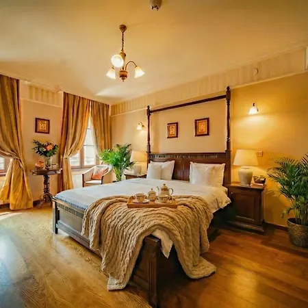 Modern Luxury With Panoramic Views *