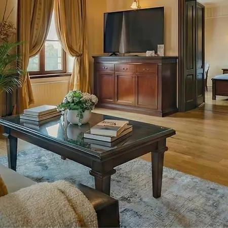Modern Luxury With Panoramic Views *